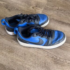 Nike Kids Blue and Black Low-Top Sneakers